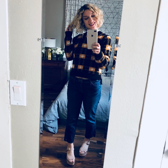 Levi’s Cropped Stretch Jeans - Picture 2 of 6